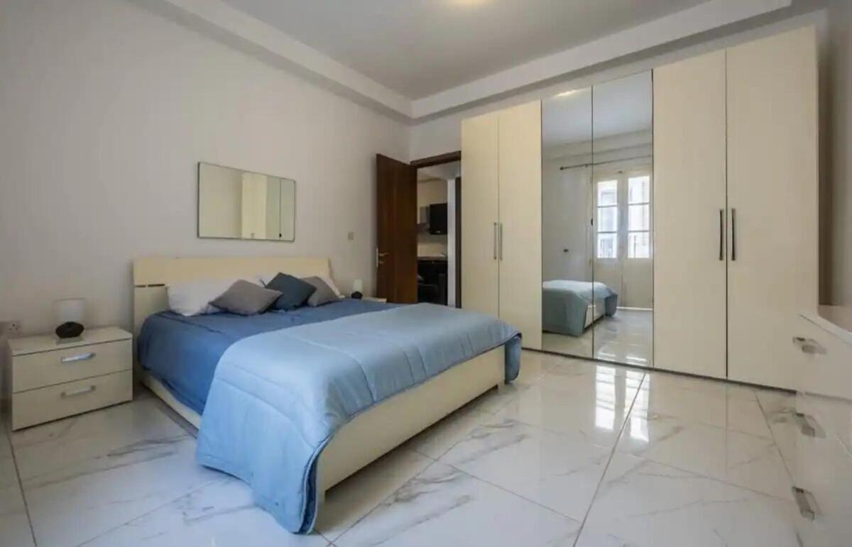Apartment 2 Bedroom In *