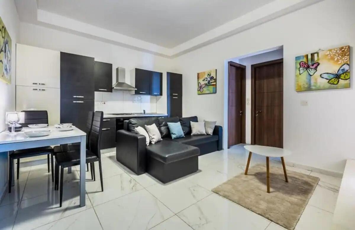 Apartment 2 Bedroom In *